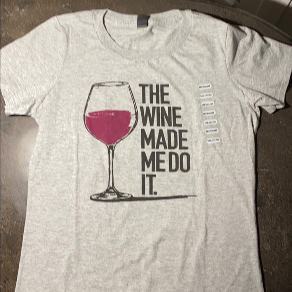 Bay Island Sportswear “The Wine Made me Do It” Party T-Shirt - Picture 3 of 6